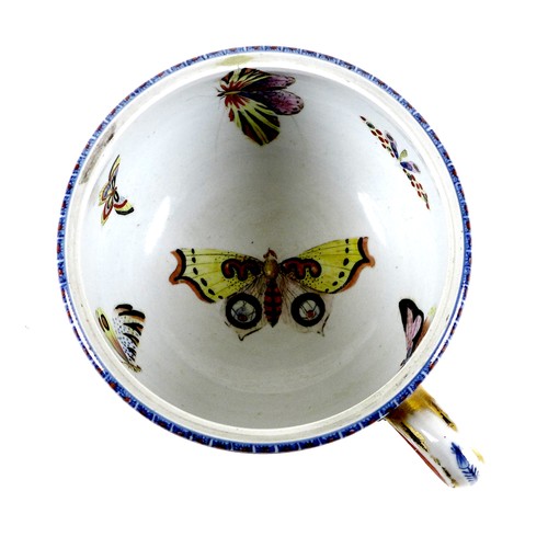 41 - A 19th century porcelain small chamber pot, a/f missing cover and several cracks, decorated in Chine... 