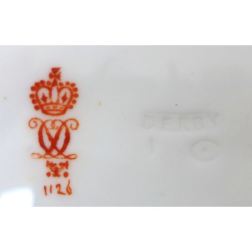 43 - A pair of Royal Crown Derby plates, in Old Imari pattern, 1126, 22cm diameter. (2)