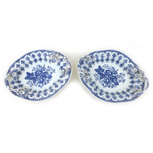 25 - A pair of 18th century Worcester porcelain oval twin handled trays, moulded with blue and white pain... 