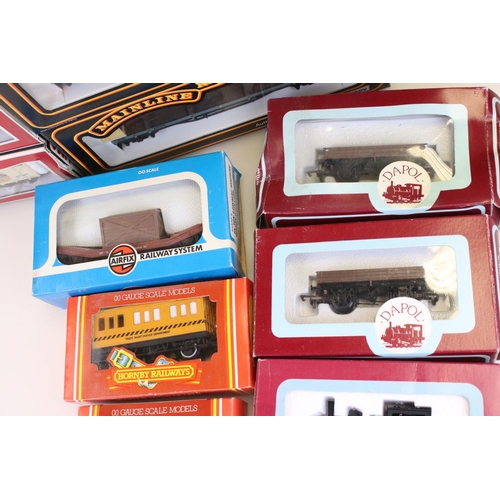 66 - 18 Boxed items of OO gauge rolling stock to include 6 x Replica Railways, 2 x Lima, 3 x Hornby, 3 x ... 