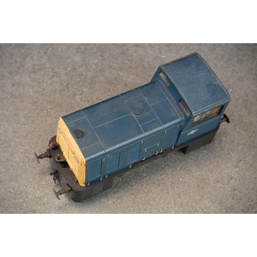 13 - Two Kit built O gauge locomotives to include Ruston BR Diesel locomotive and No 6 Diesel in maroon, ... 