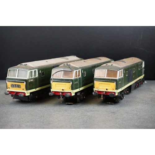 15 - Three kit built O gauge Diesel locomotives in BR green livery to include D7043, D7054 & D7021, made ... 