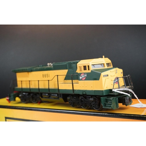 25 - Boxed Rail King By MTH Electric Trains O gauge 30-2155-1 Dash-8 Diesel Locomotive Chicago Northweste... 