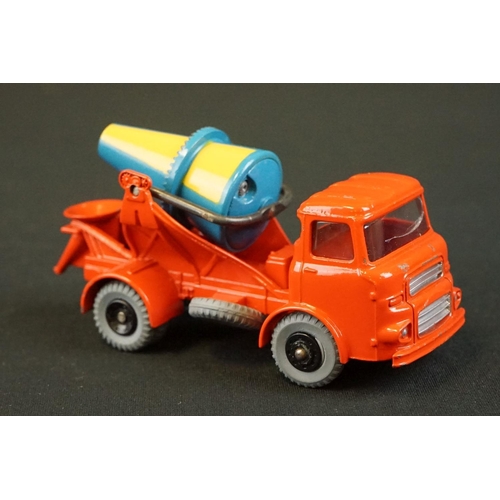 1355 - Three boxed Dinky Supertoys diecast models to include 960 Lorry Mounted Cement Mixer (crack to winds... 