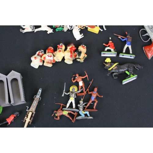 443 - Collection of mixed toys to include various plastic figures featuring Britains Deetail, Britains and... 
