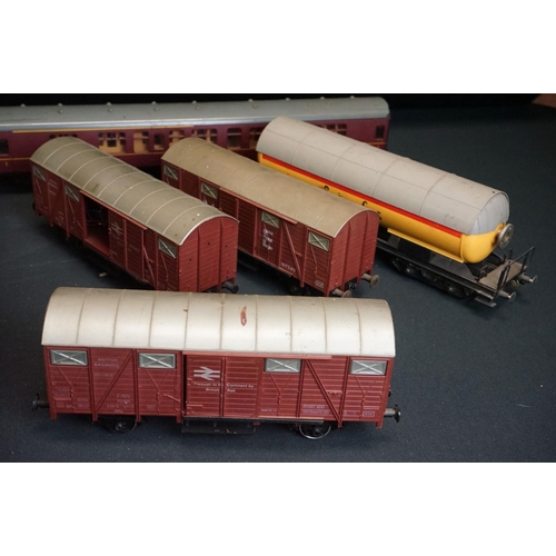 45 - 15 Lima O gauge items of rolling stock to include Butan Gas Tanker, coaches and vans