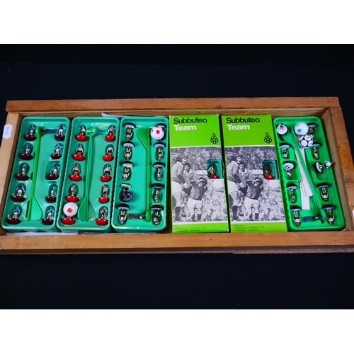 561 - Subbuteo - Two boxed Zombie teams to include 197 Leyton Orient & 308 plus 4 x teams without outer bo... 