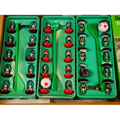 561 - Subbuteo - Two boxed Zombie teams to include 197 Leyton Orient & 308 plus 4 x teams without outer bo... 