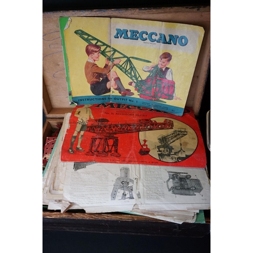 304 - Meccano - Collection of vintage Meccano parts and accessories contained within a wooden box and 4 x ... 