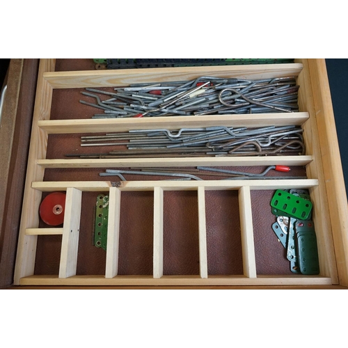 304 - Meccano - Collection of vintage Meccano parts and accessories contained within a wooden box and 4 x ... 