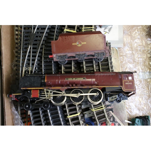 103 - Quantity of OO / HO & Dublo model railway to include Hornby Dublo City of London locomotive, 11 x Ri... 