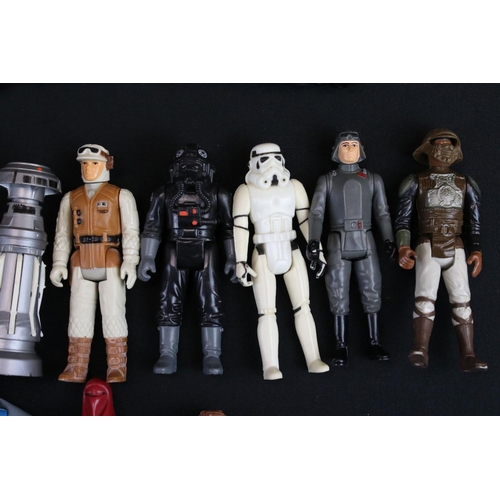 596 - Star Wars - 66 Original figures to include 8D8, 2 x Chief Chirpa, Boba Fett, Wicket, Chewbacca, Gene... 
