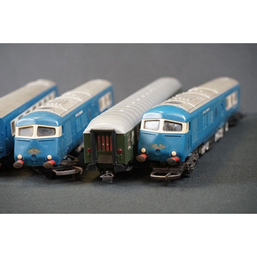 57 - Six Liliput OO gauge DB coach set plus a Triang Pullman locomotive & 5 coach/car set (11 items)