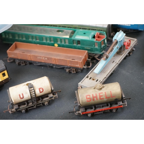 58 - Around 30 OO gauge items of rolling stock to include Triang and Wrenn examples