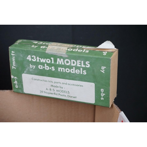50 - Seven boxed metal 7mm O gauge model kits to include 3 x ABS 43two1 Models (0693, OU88 & 0689), DJB E... 