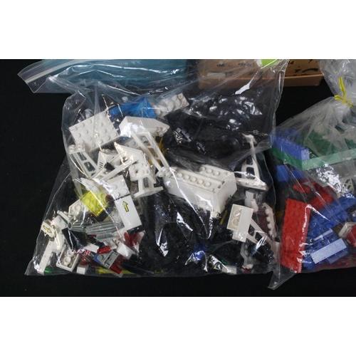 227A - Lego - Large collection of 80s Lego to include built & part built sets featuring vehicles, buildings... 