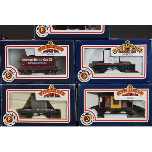 53 - 32 Boxed Bachmann OO gauge items of rolling stock to include wagons & vans featuring Blue Riband 370... 