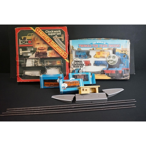 128 - Quantity of OO gauge model railway to include boxed Thomas The Tank Engine R183 Clockwork train set ... 