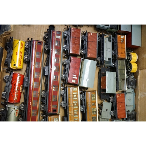 135 - Around 46 Hornby Dublo items of rolling stock to include 10 x boxed examples, features tankers, coac... 
