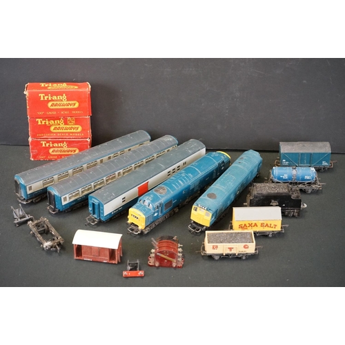 142 - Group of OO gauge model railway to include Triang R751 (loose parts) and Hornby BR 25247 locomotives... 