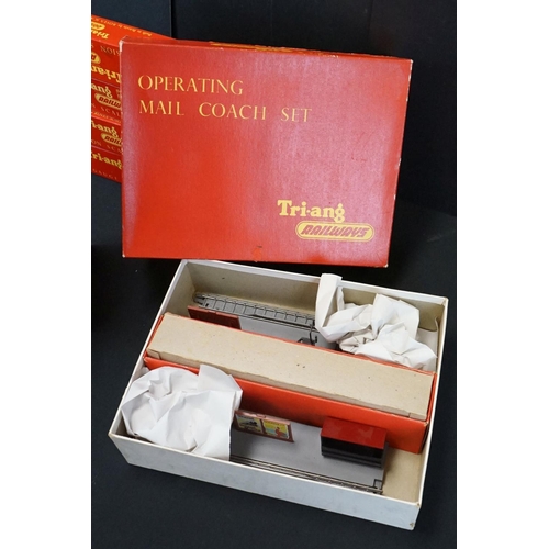 65 - 29 Boxed Triang OO gauge accessories to include R23 Operating Royal Mail Coach Set, R63 General Plat... 