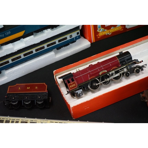 75 - Quantity of OO gauge model railway to include 6 x Hornby & Triang locomotives featuring Princess Eli... 