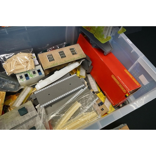 77 - Quantity of OO / HO gauge model railway accessories to include boxed Bachmann Train Control System, ... 
