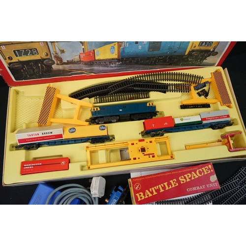 90 - Boxed Triang Hornby RS602 Frieghtliner Set with locomotive and appearing very near complete, plus a ... 