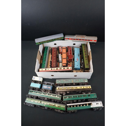 97 - Collection of 24 OO gauge items of rolling stock to include Grafar, Triang, Lima, Hornby etc featuri... 