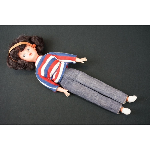 189 - 1960s Sindy (?) doll with very faint marking to back of neck plus a quantity of original Sindy doll ... 