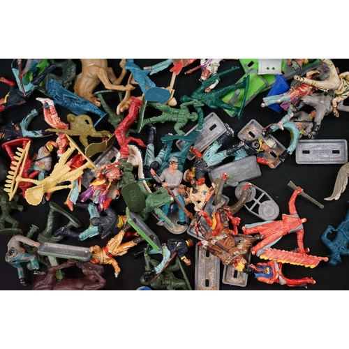 255 - Collection of Britains Deetail Wild West/ Civil War figures, many horses with riders, some showing w... 