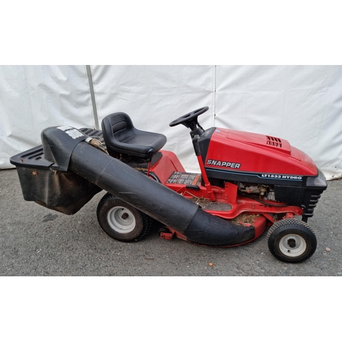 A Snapper LT1533 Hydro rear discharge ride on Mower | Barnebys