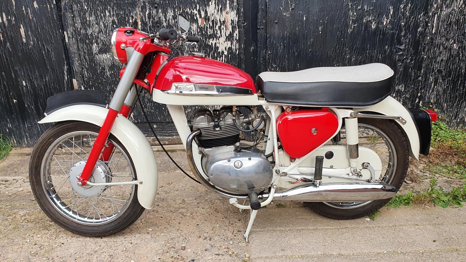 1961 Norton Jubilee, 250 cc. Registration number 496 YUY. Frame number