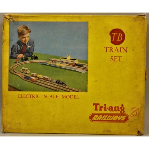 A Triang TT gauge train set, 47607, 7 x wagons, power