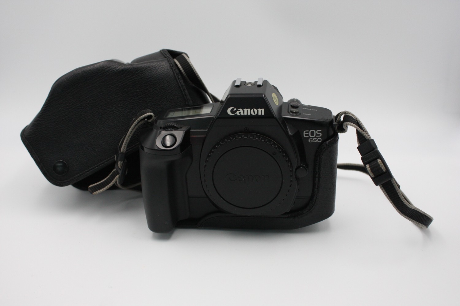 Canon EOS 650 SLR Film Camera No. 1256679 (BODY ONLY) w/ Ori...