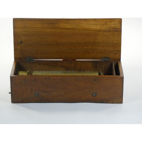 441 - A 19th century Swiss music box in mahogany case, single comb movement numbered 10985. 34 x 14 x 10 c... 