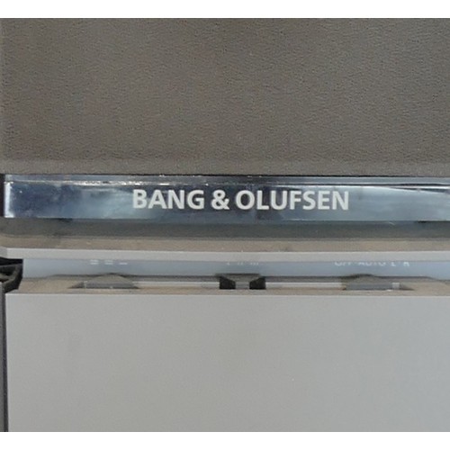 153 - A late 1980s Bang & Olufsen Hi-Fi System to include a Beogram 5500 turntable (missing stylus), a Beo... 