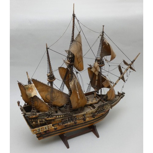 A static model of an Elizabethan galleon, 56cm. | Barnebys