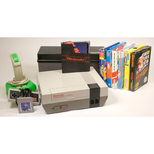 37 - A Nintendo Entertainment System (Mattel version), with controller, AV and power cables, third party ... 