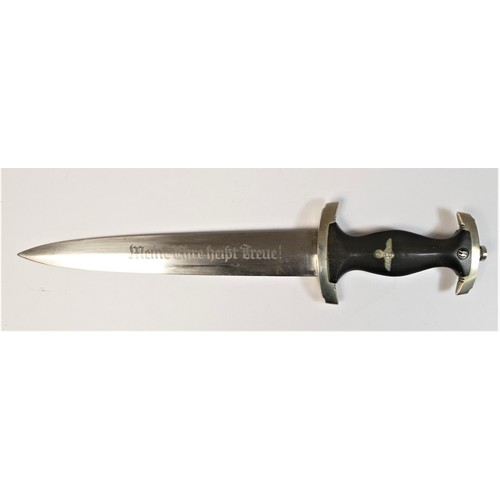 214 - A German Third Reich Waffen SS dagger, inscribed to blade and marked RZM M7/29, for Klittermann & Mo... 