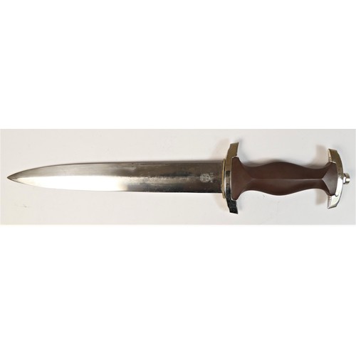 215 - A German Third Reich style SA dagger, inscribed to blade and marked RZM M7/85, 22 cm, scabbard
This ... 
