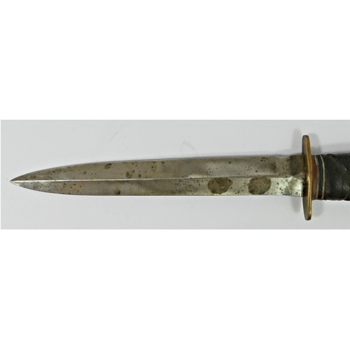375 - An American USM8 BMCO bayonet knife, with metal scabbard and material fitting, blade 17cm.
