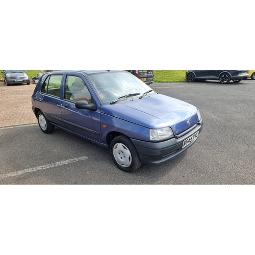 305 - 1994 Renault Clio RN 1.4, automatic, 1390cc. Registration number M645 BVL. VIN number VF1B57B0112117... 
