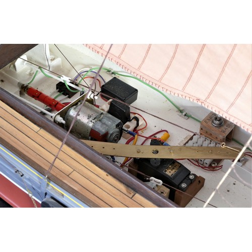 102 - Beryl Iris, a very well detailed radio controlled Thames barge, with fibreglass hull, timber deck an... 