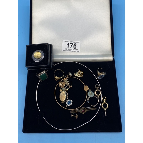 176 - 9k white gold choker, 9k locket gold coin, gold watch key, sweetheart brooch, 9k rings and scrap gol... 