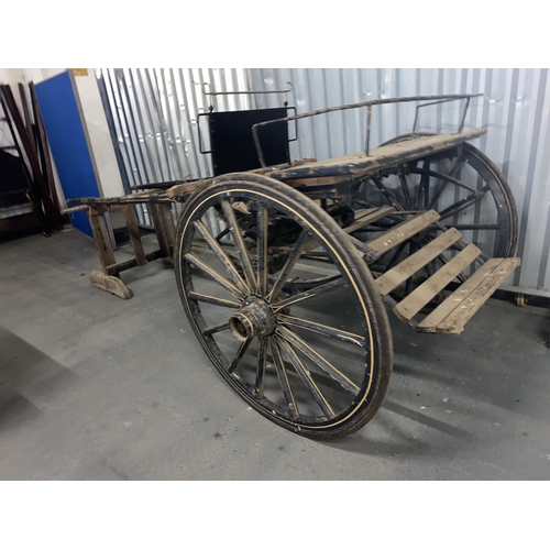 642 - A Victorian pony trap/cart