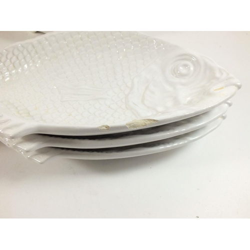 37 - A set of fifteen Portuguese Pinheiro fish form plates