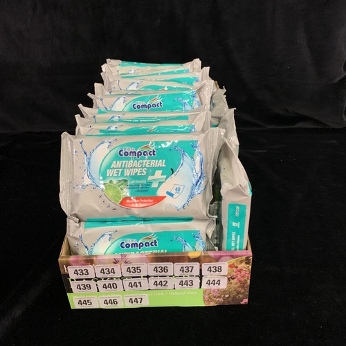 30 packs of Compact antibacterial wet wipes