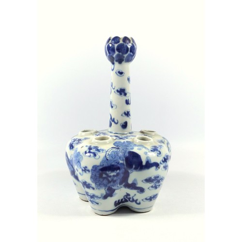 124 - 19th CENTURY CHINESE BLUE AND WHITE PORCELAIN CROCUS VASE WITH FIVE LOBED APERTURES, TAPERING NECK A... 