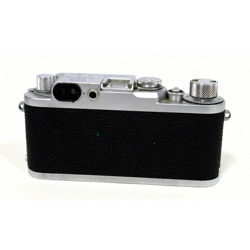 57 - A Leitz Wetzlar Leica III camera body serial No. 829807 with Leitz Elmar f=5 cm lens serial No. 1540... 